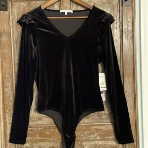 NWT Celebrity Pink Crushed Velvet Bodysuit with Ruffled Sleeves Size L